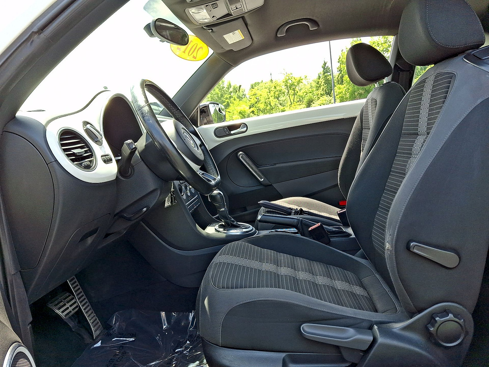Used 2012 Volkswagen Beetle Turbo FWD image 11