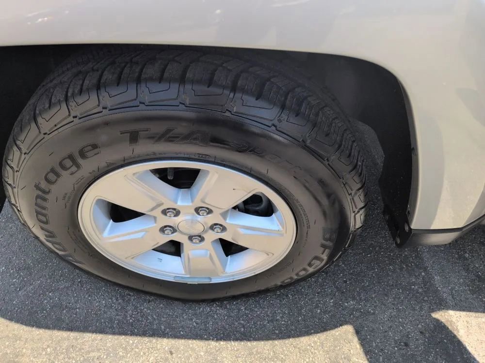 Used 2011 Jeep Liberty Sport image 13