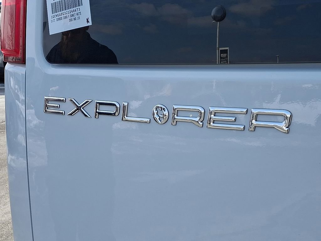 Used 2018 Chevrolet Express 2500 w/ Enhanced Convenience Package image 31