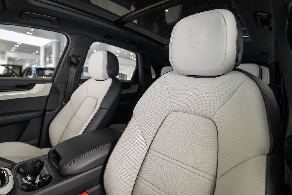 New 2026 Porsche Cayenne S AWD/4WD image 5