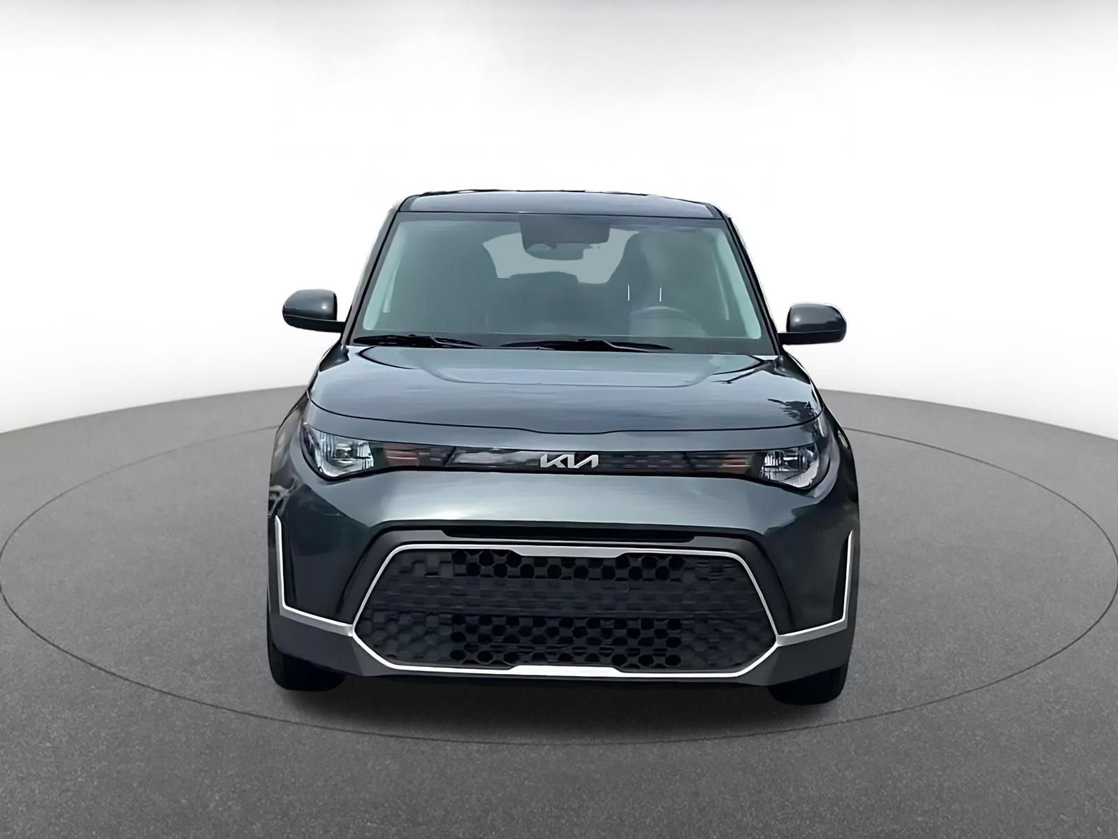 Used 2025 Kia Soul LX w/ LX Technology Package FWD image 4