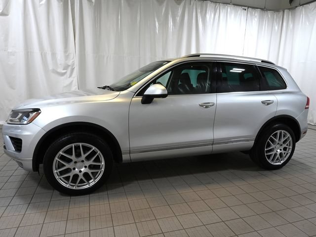 Used 2017 Volkswagen Touareg Sport AWD/4WD image 10
