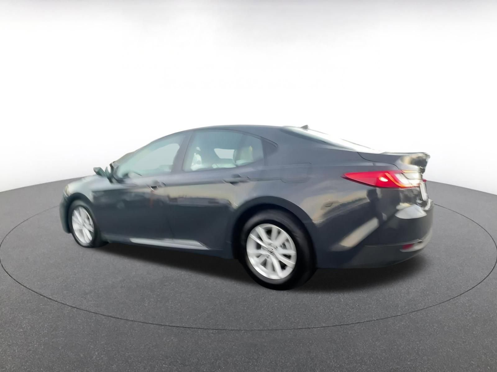 Used 2025 Toyota Camry LE image 10