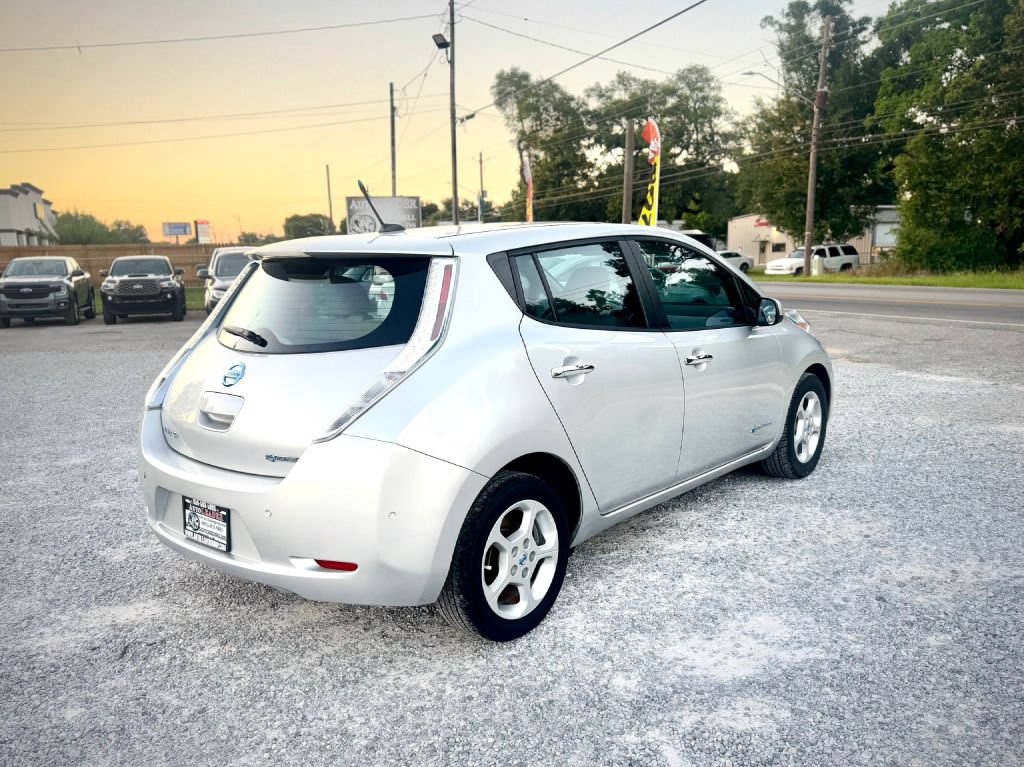 Used 2013 Nissan Leaf SV FWD image 4