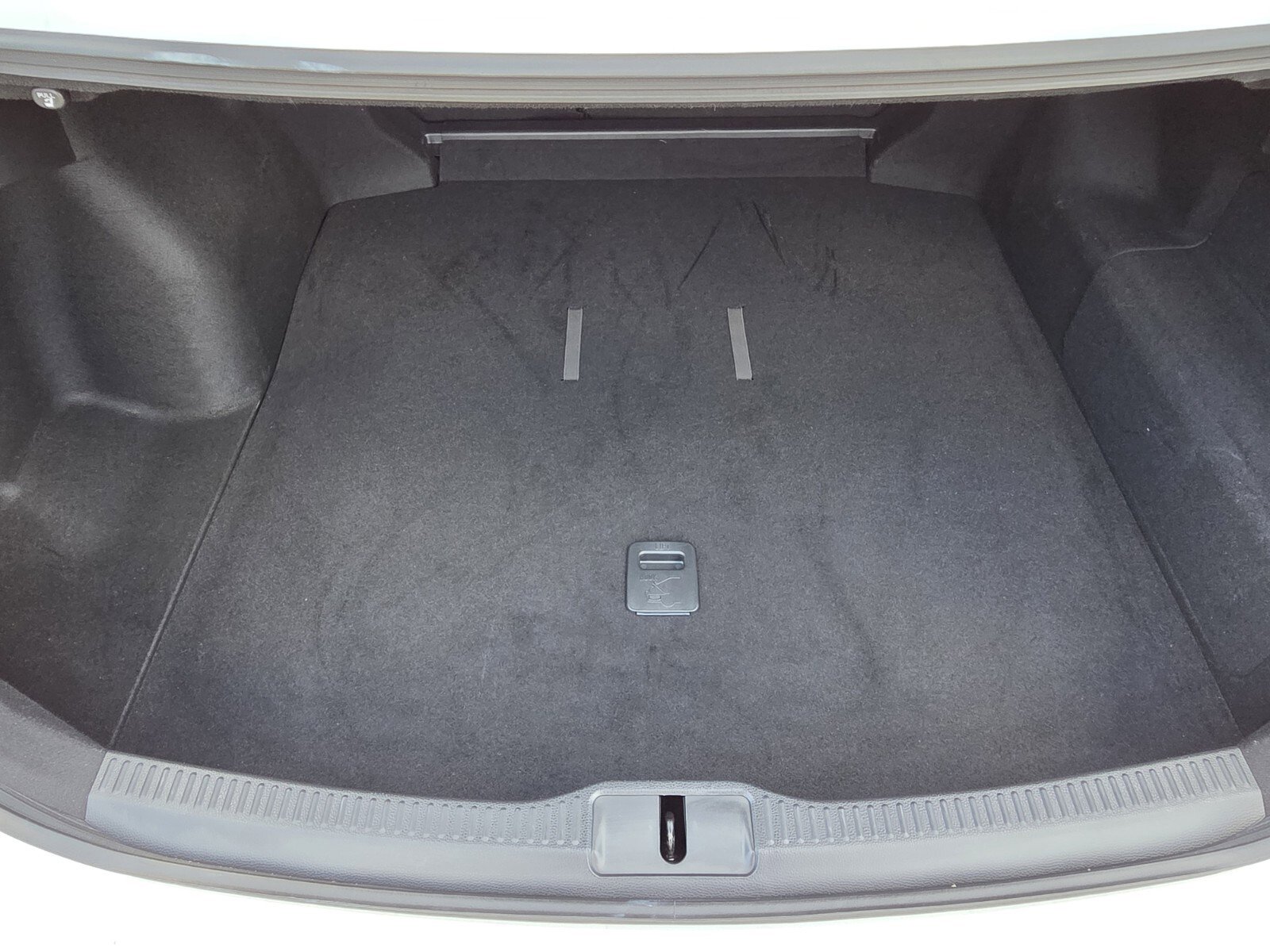 Used 2024 Toyota Crown XLE image 9