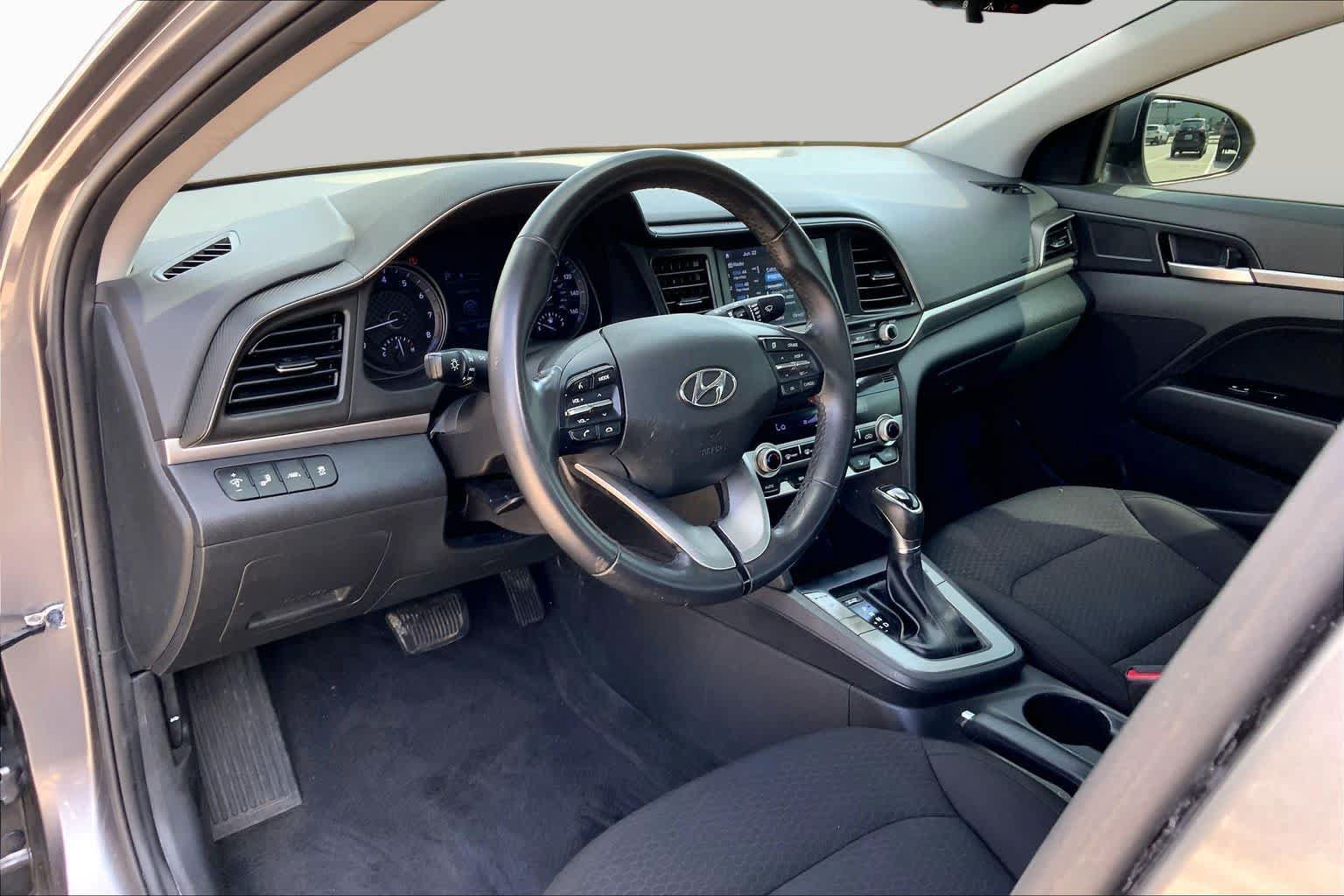 Used 2020 Hyundai Elantra Value Edition w/ Cargo Package (C1) FWD image 18