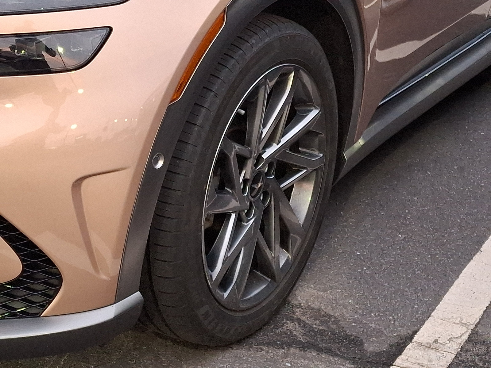 Certified 2023 Genesis GV60 Advanced AWD/4WD image 6