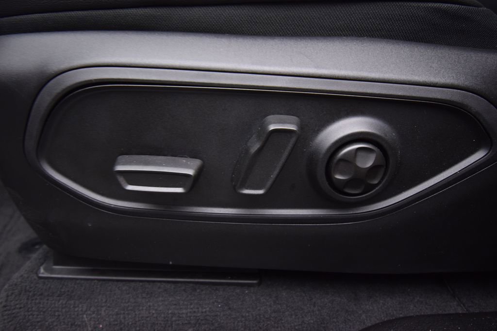 Used 2025 Jeep Grand Cherokee Limited image 27