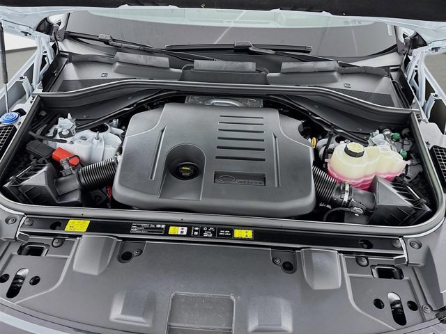 New 2026 Land Rover Range Rover SE image 32