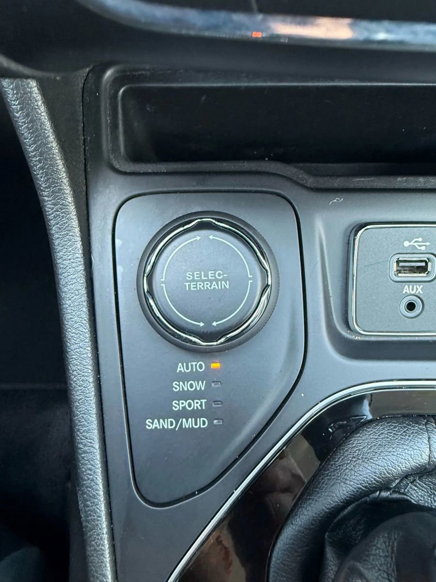 Used 2019 Jeep Cherokee Limited AWD/4WD image 27