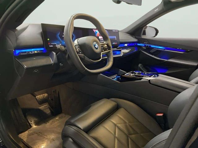 Used 2025 BMW i5 eDrive40i image 16