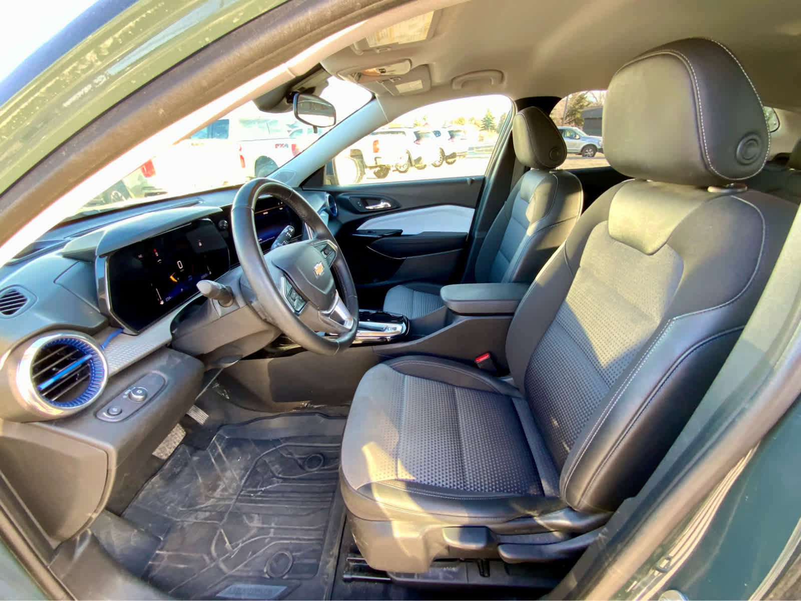 Certified 2025 Chevrolet Trax LT w/ Driver Confidence Package image 17