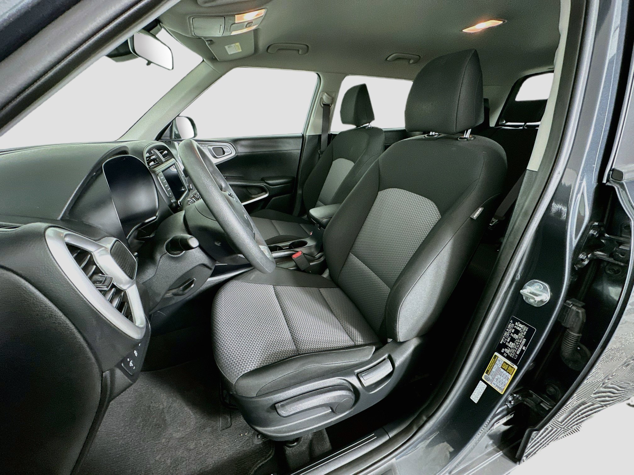 Used 2025 Kia Soul LX w/ LX Technology Package FWD image 13