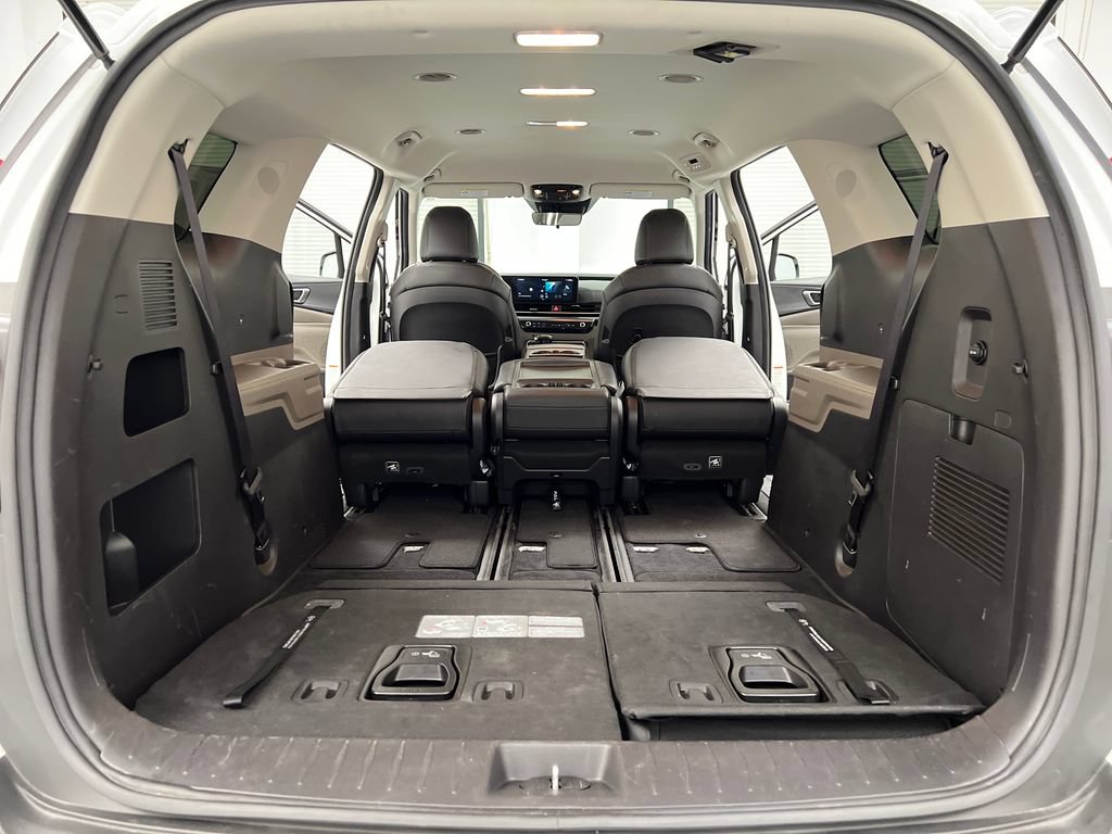 Used 2025 Kia Carnival FWD image 48