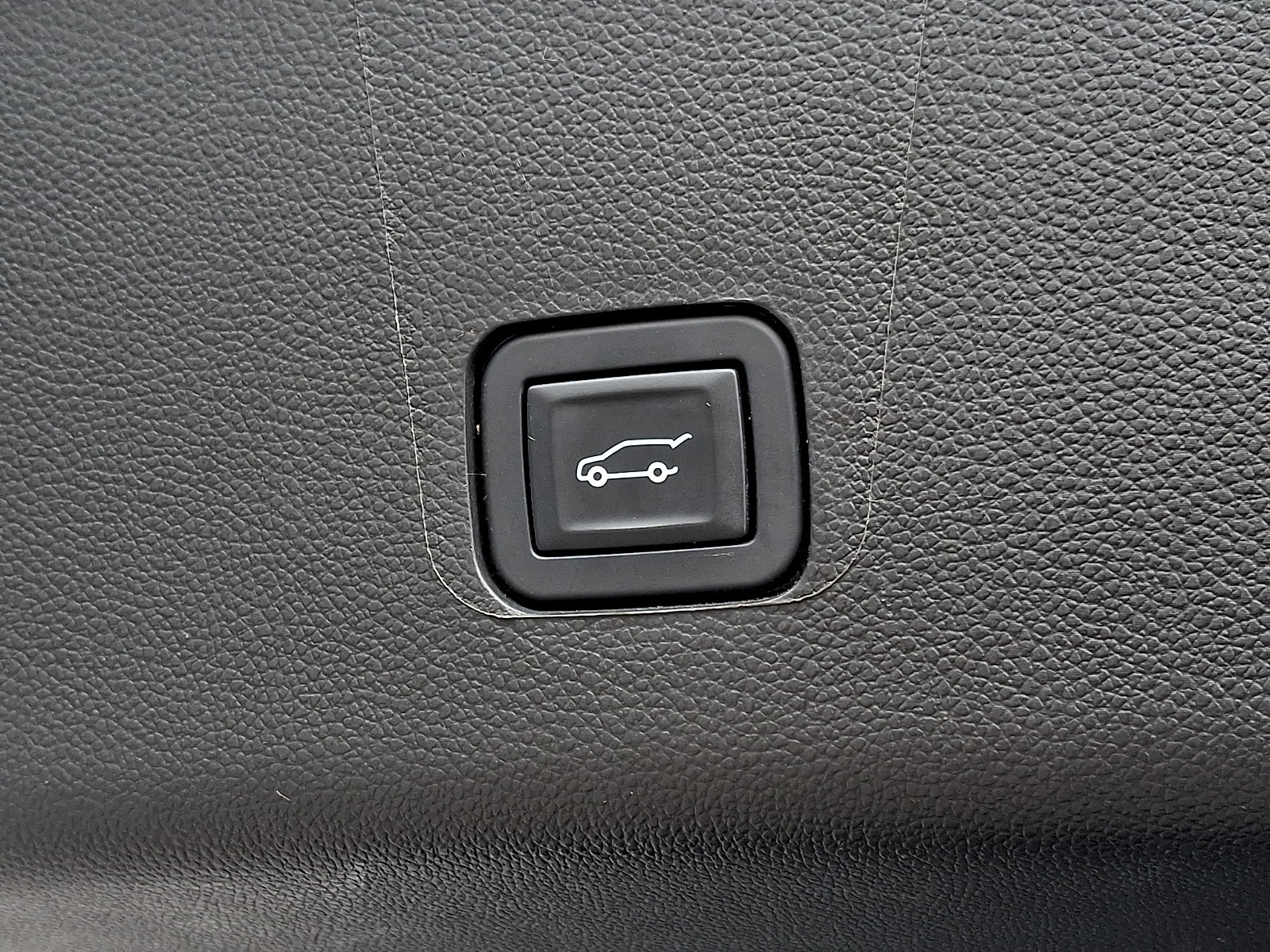 Used 2023 Chevrolet Traverse RS w/ LPO, Floor Liner Package AWD/4WD image 30