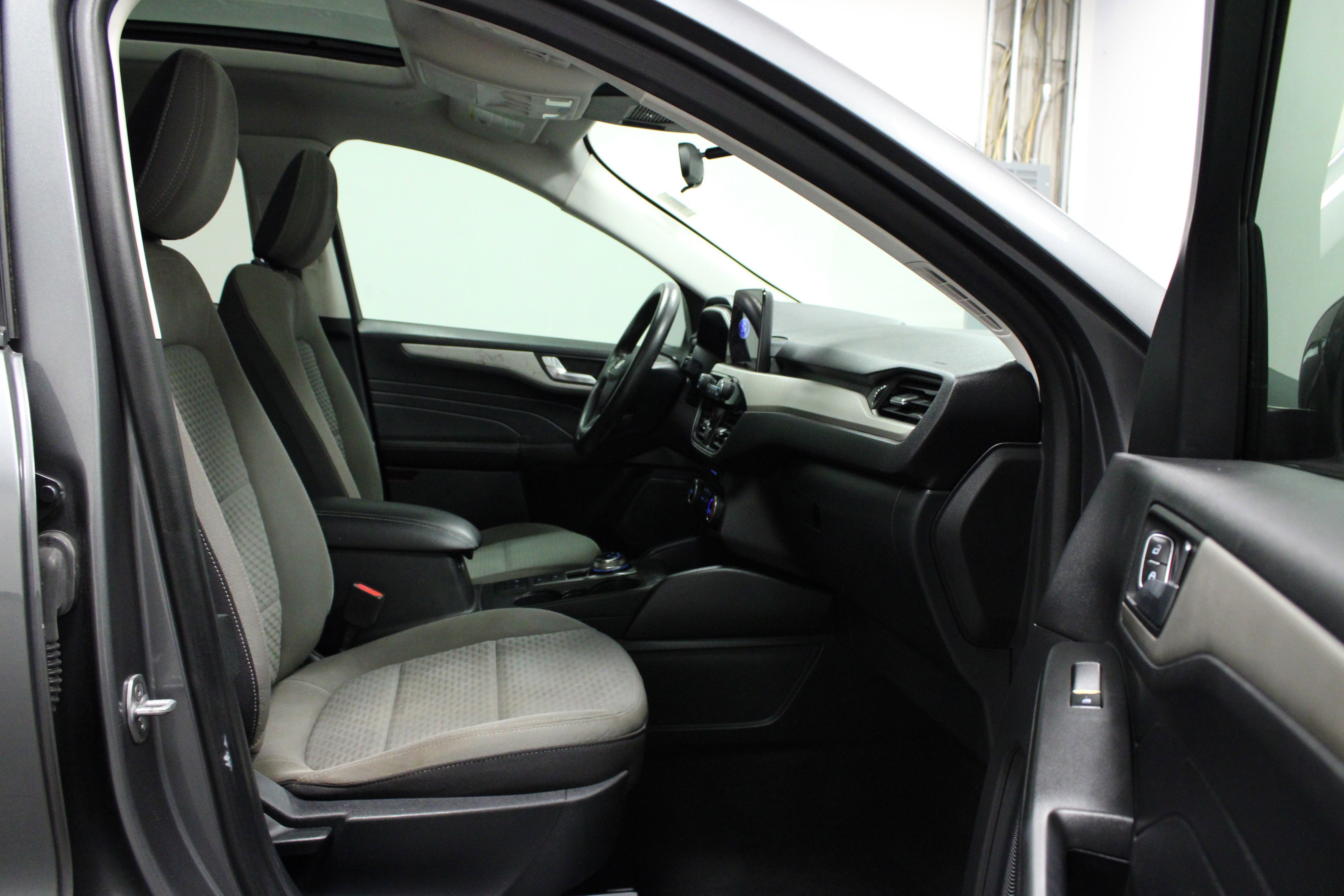 Used 2021 Ford Escape SE FWD image 16