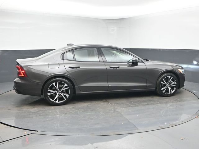 Used 2025 Volvo S60 B5 Plus image 8