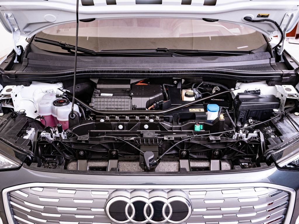 Used 2024 Audi Q4 e-tron Prestige image 49