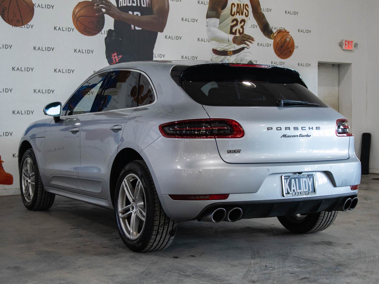 Used 2017 Porsche Macan Turbo image 23