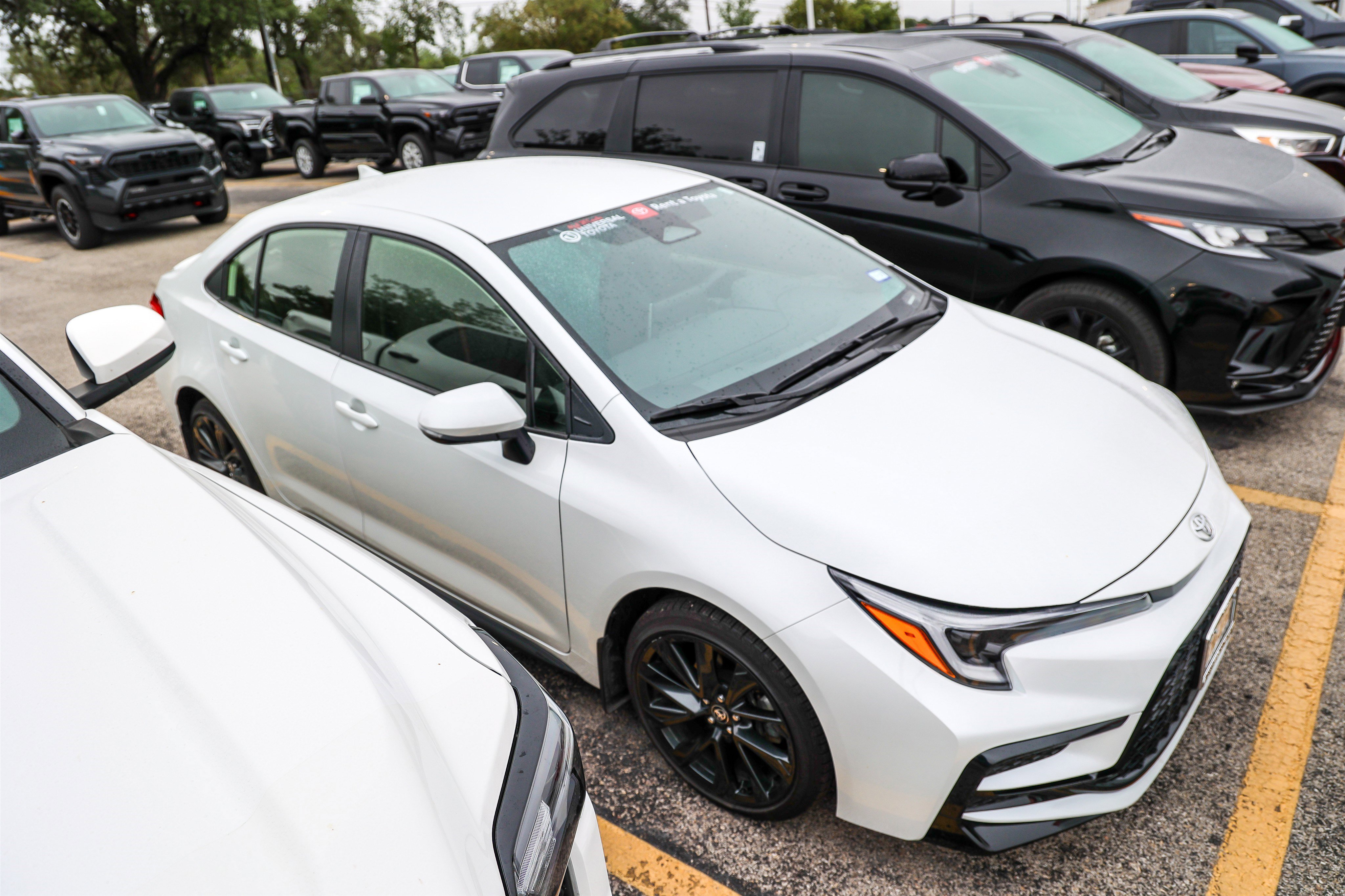 Used 2026 Toyota Corolla SE w/ SE Premium Package FWD image 6