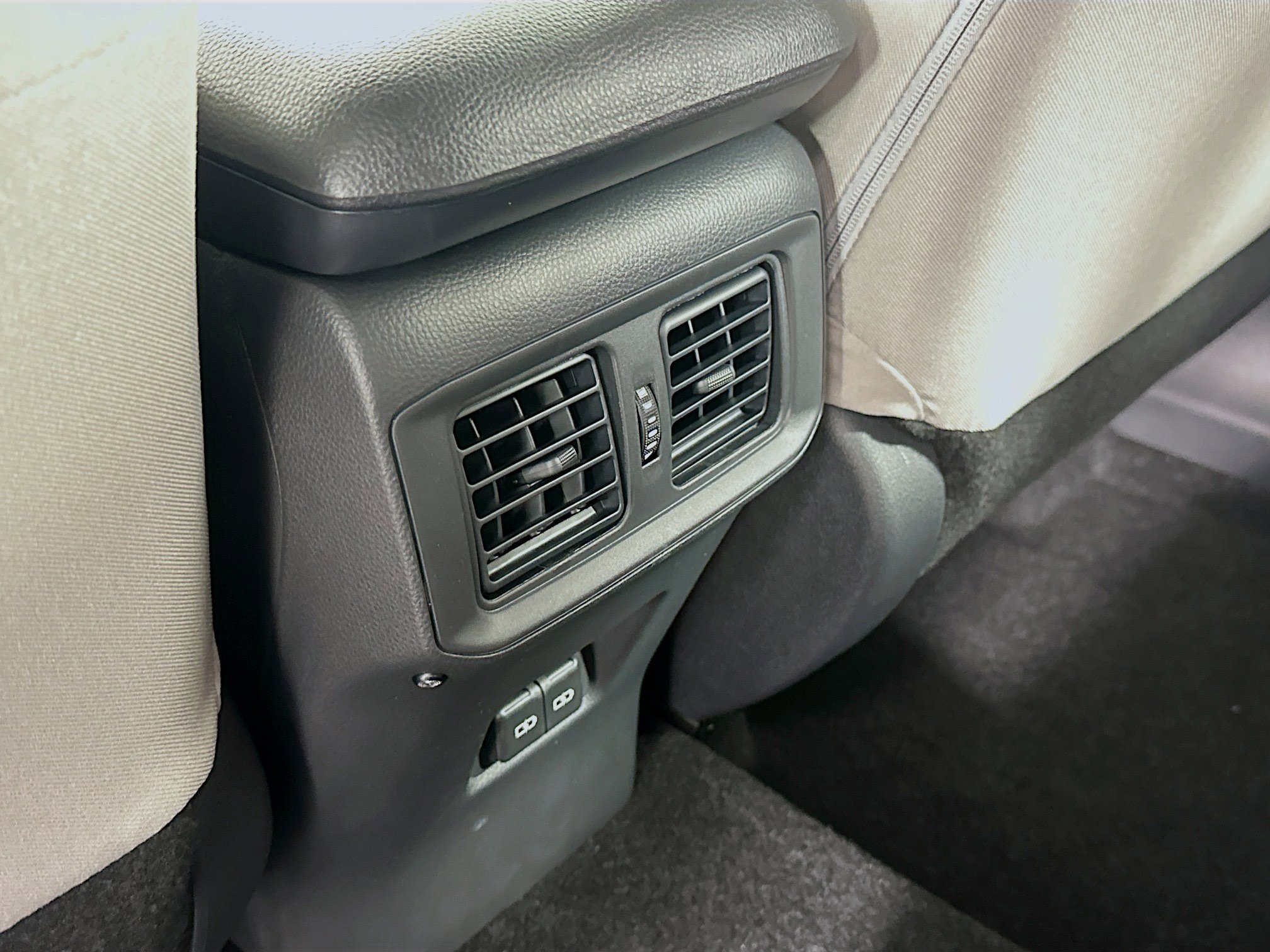 Used 2025 Toyota RAV4 XLE w/ Convenience Package FWD image 27