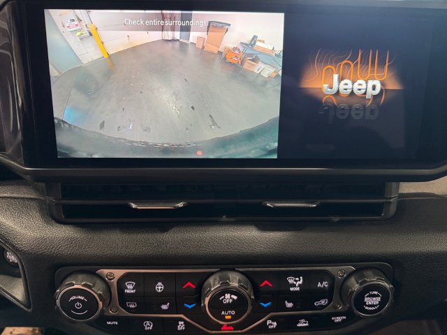 Used 2025 Jeep Wrangler Sport AWD/4WD image 17
