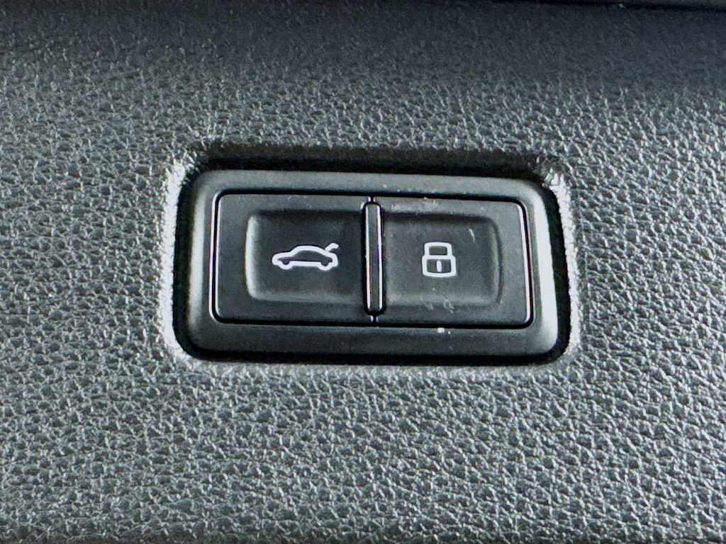 Used 2017 Audi Q7 3.0T Premium Plus w/ Premium Plus Package image 33