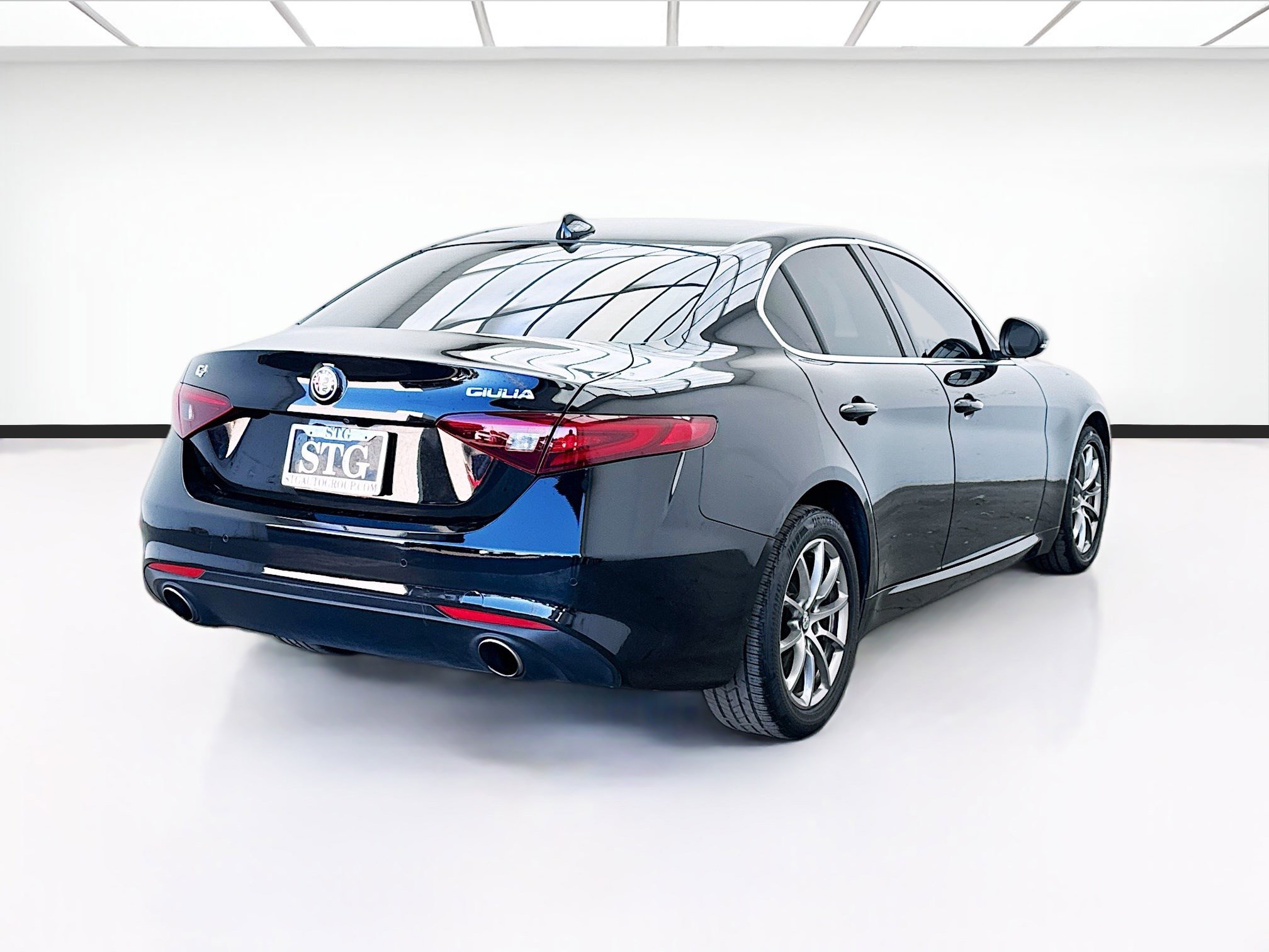 Used 2019 Alfa Romeo Giulia Base image 4