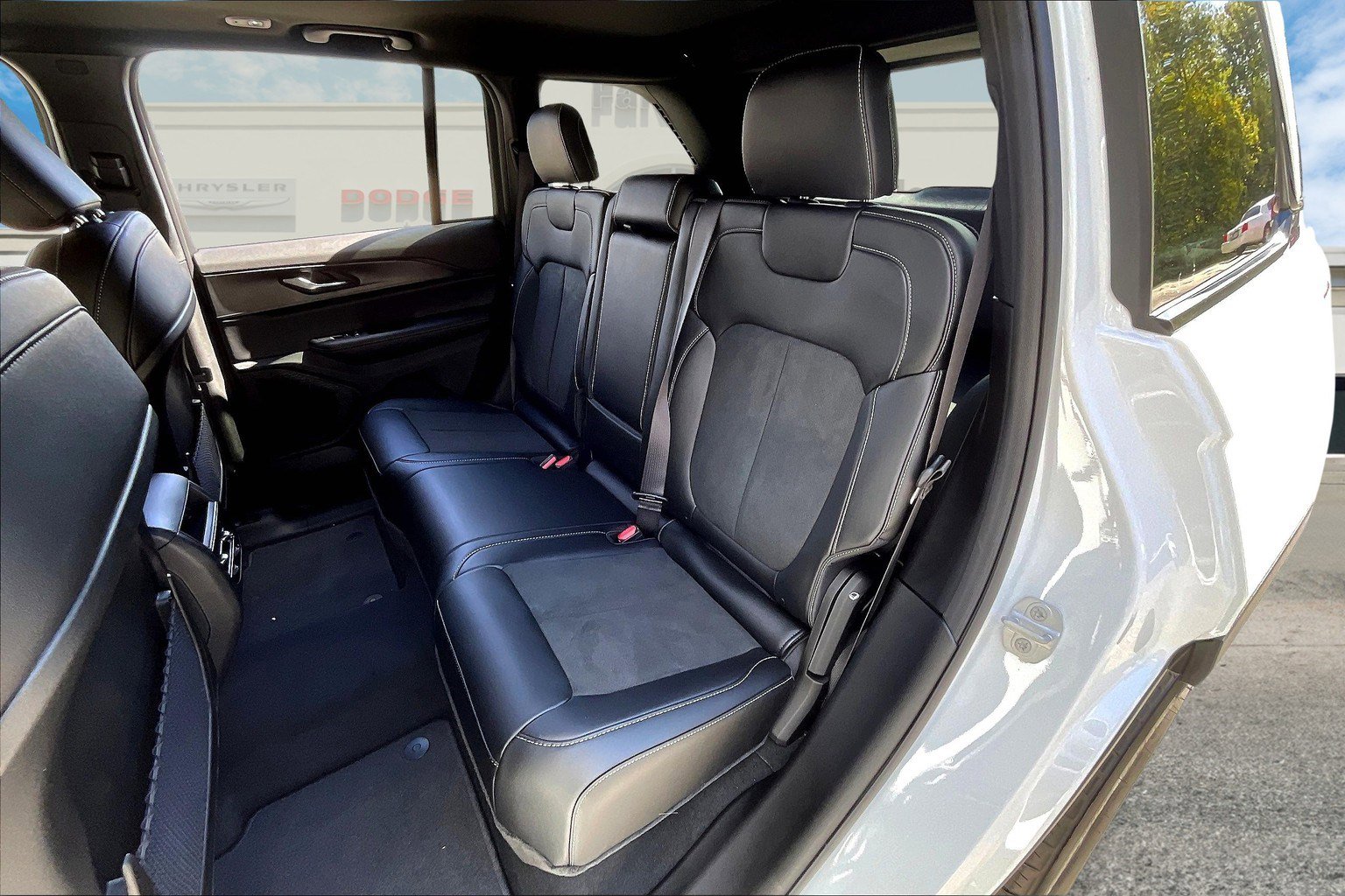 New 2025 Jeep Grand Cherokee 4WD image 10