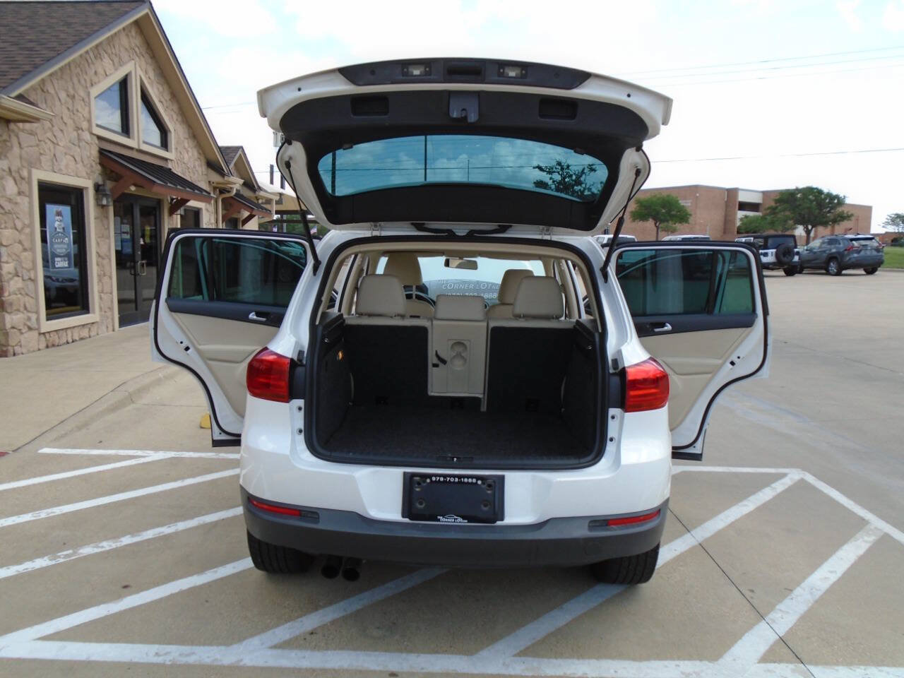 Used 2012 Volkswagen Tiguan SE FWD image 23