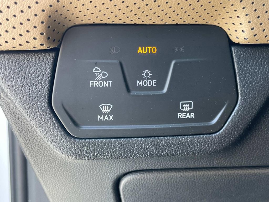 Used 2025 Volkswagen Atlas Cross Sport SE image 17