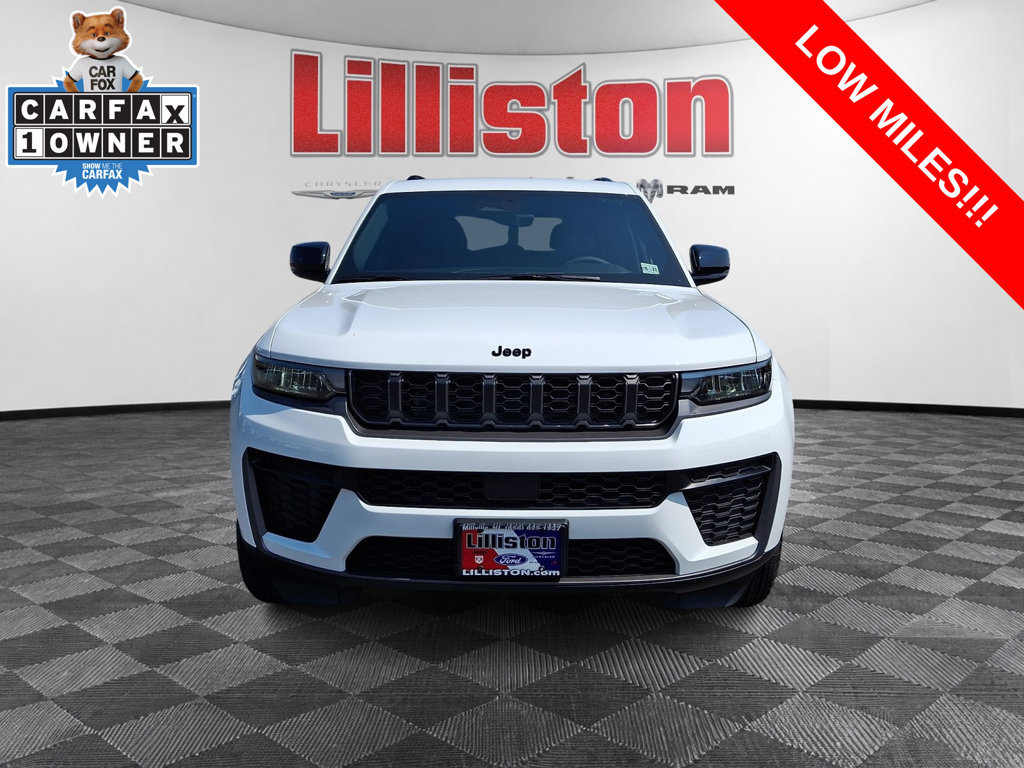 Used 2026 Jeep Grand Cherokee Altitude AWD/4WD image 2
