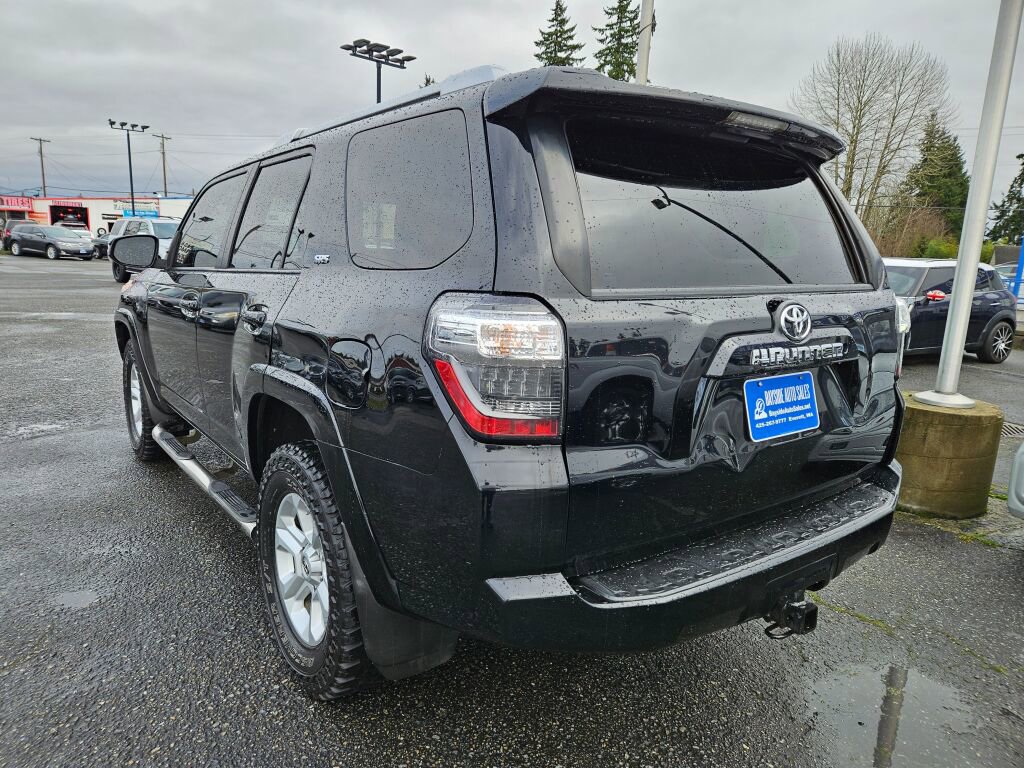 Used 2016 Toyota 4Runner SR5 image 3