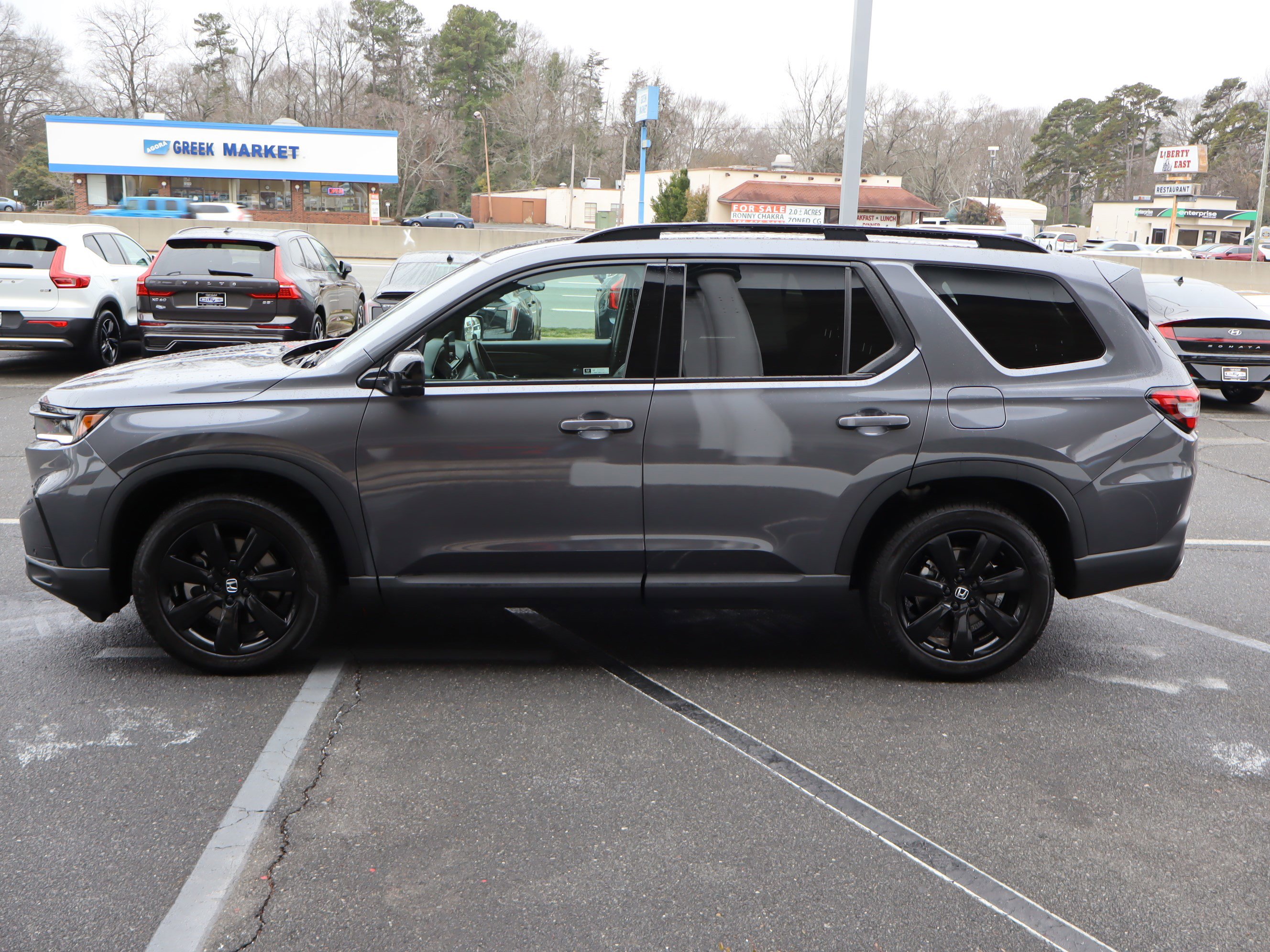 Used 2025 Honda Pilot Black Edition image 7