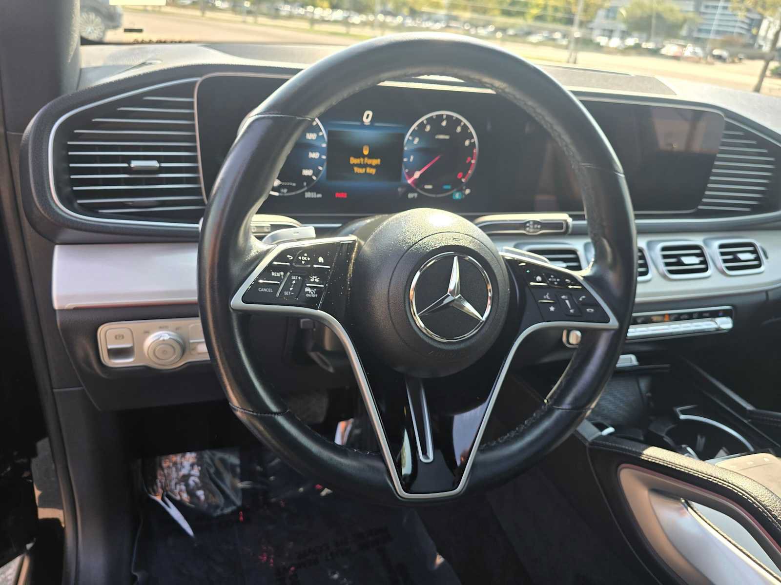 Used 2025 Mercedes-Benz GLE 350 4MATIC w/ Driver Assistance Package image 25