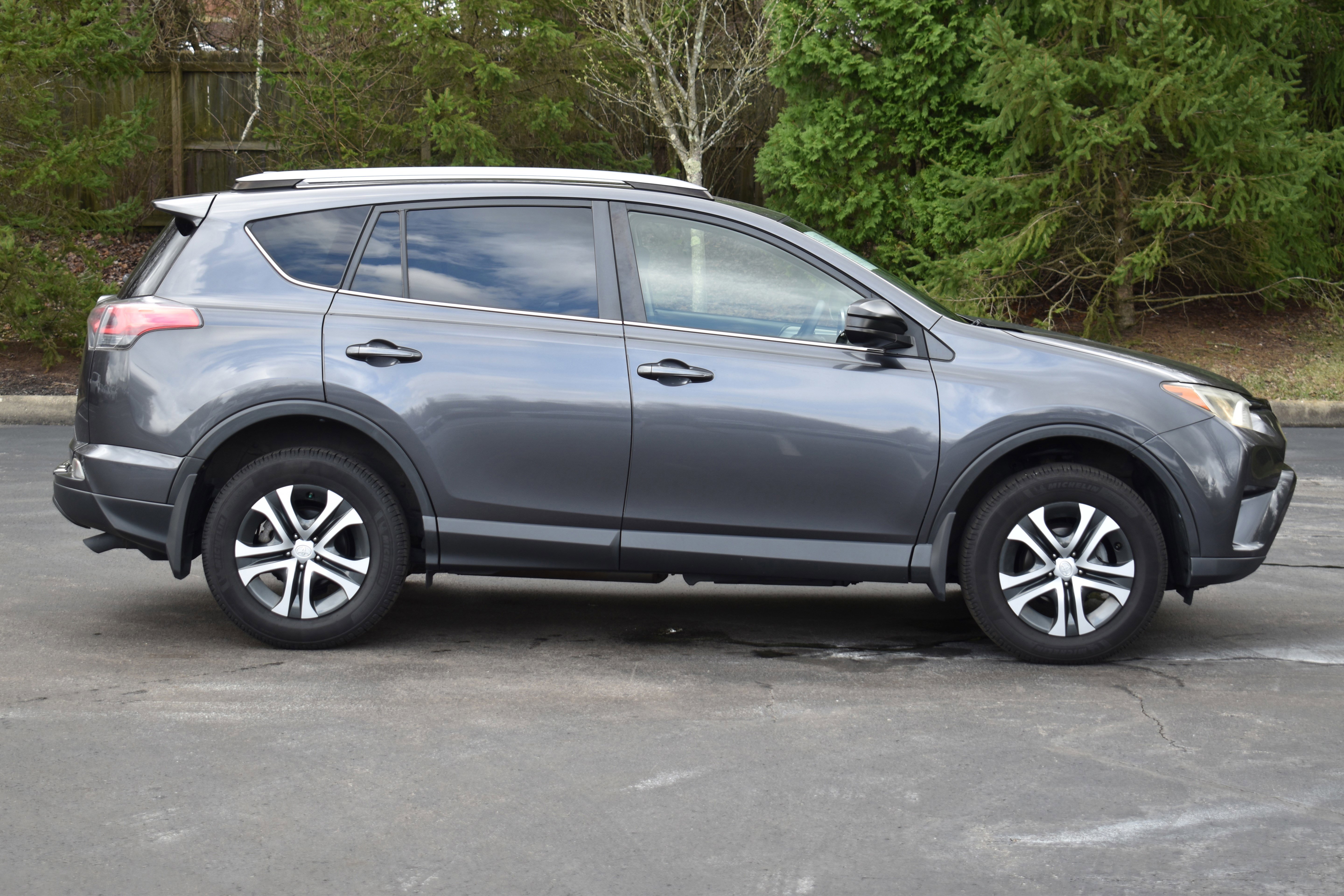 Used 2018 Toyota RAV4 LE w/ All Weather Liner Package image 33