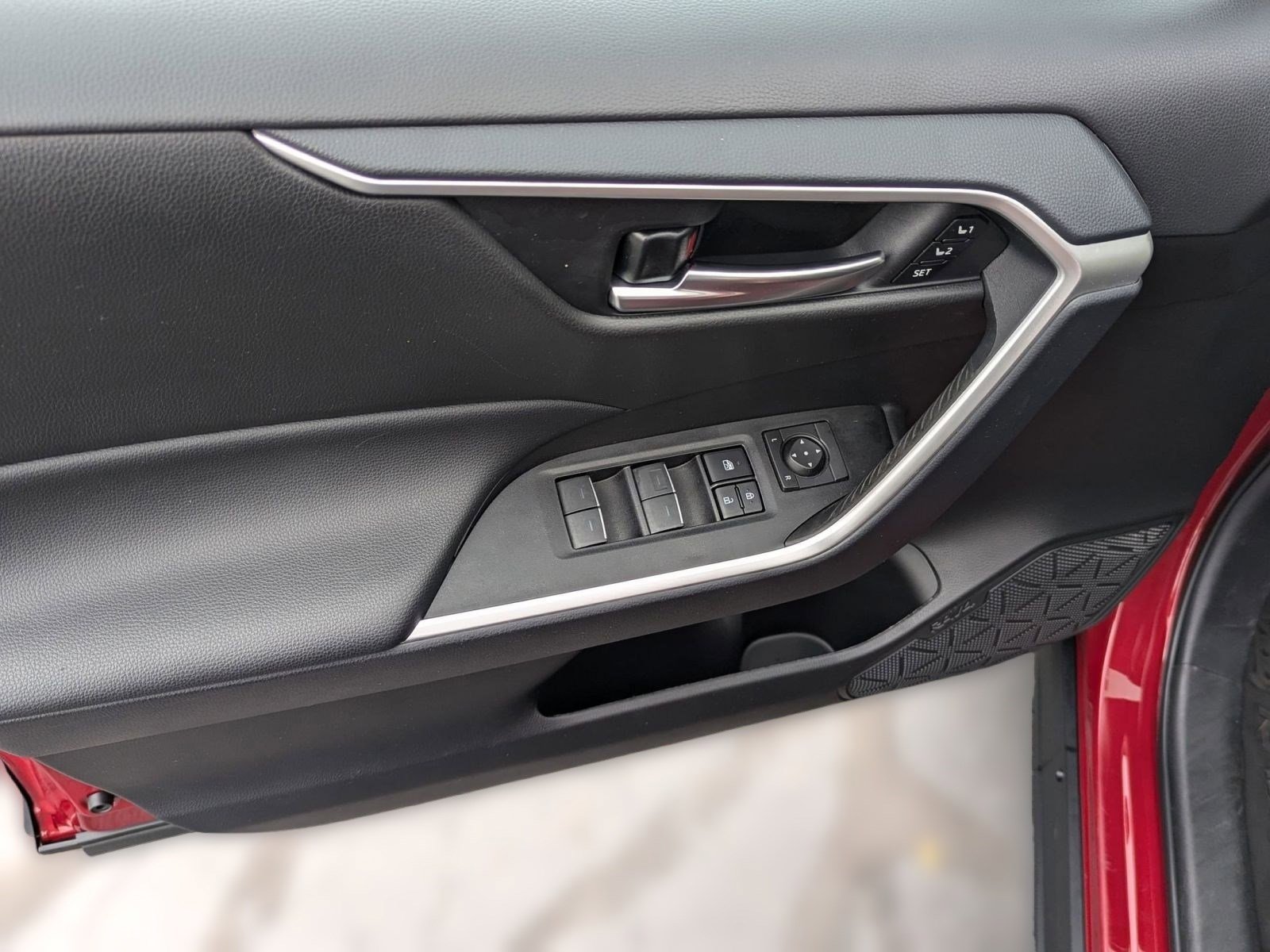 Used 2025 Toyota RAV4 XLE Premium image 12