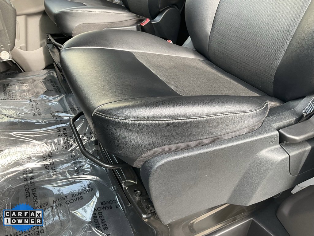 Used 2022 Ford E-Transit Medium Roof image 17
