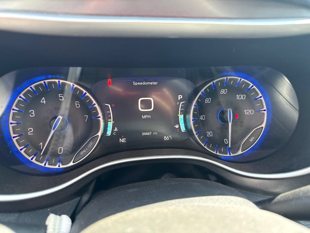 Used 2024 Chrysler Pacifica Touring-L AWD/4WD image 17
