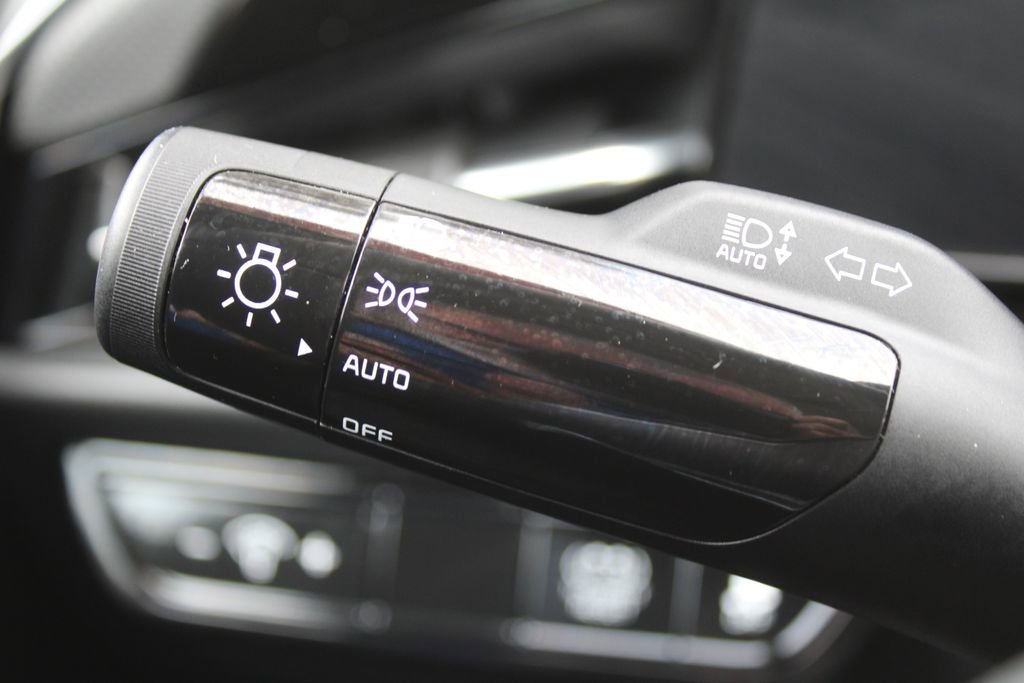 Certified 2024 Kia Niro EX image 30