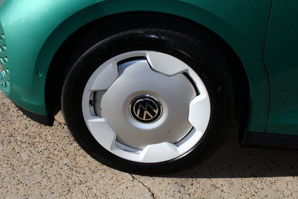 Used 2025 Volkswagen ID. Buzz 1st Edition image 9