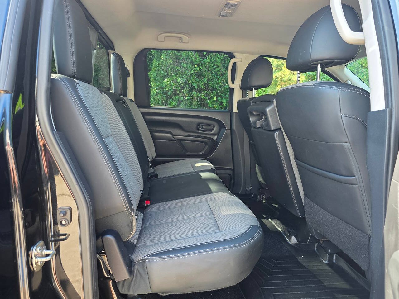 Used 2017 Nissan Titan S AWD/4WD image 29