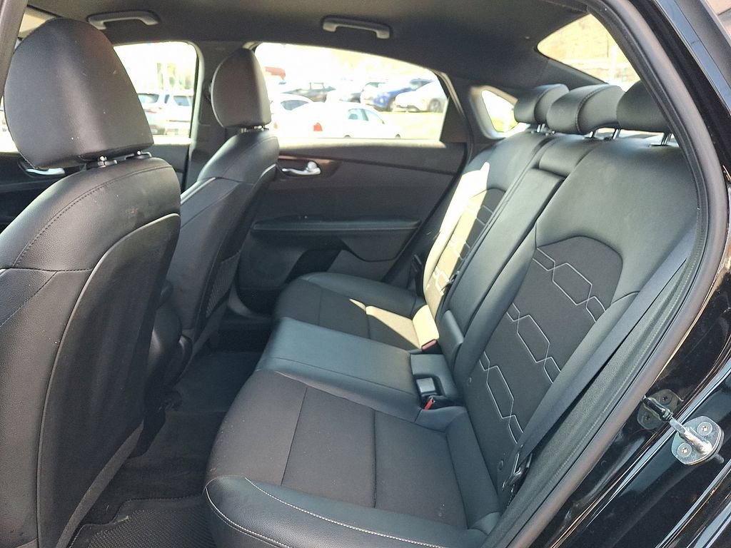 Used 2023 Kia Forte GT-Line image 11