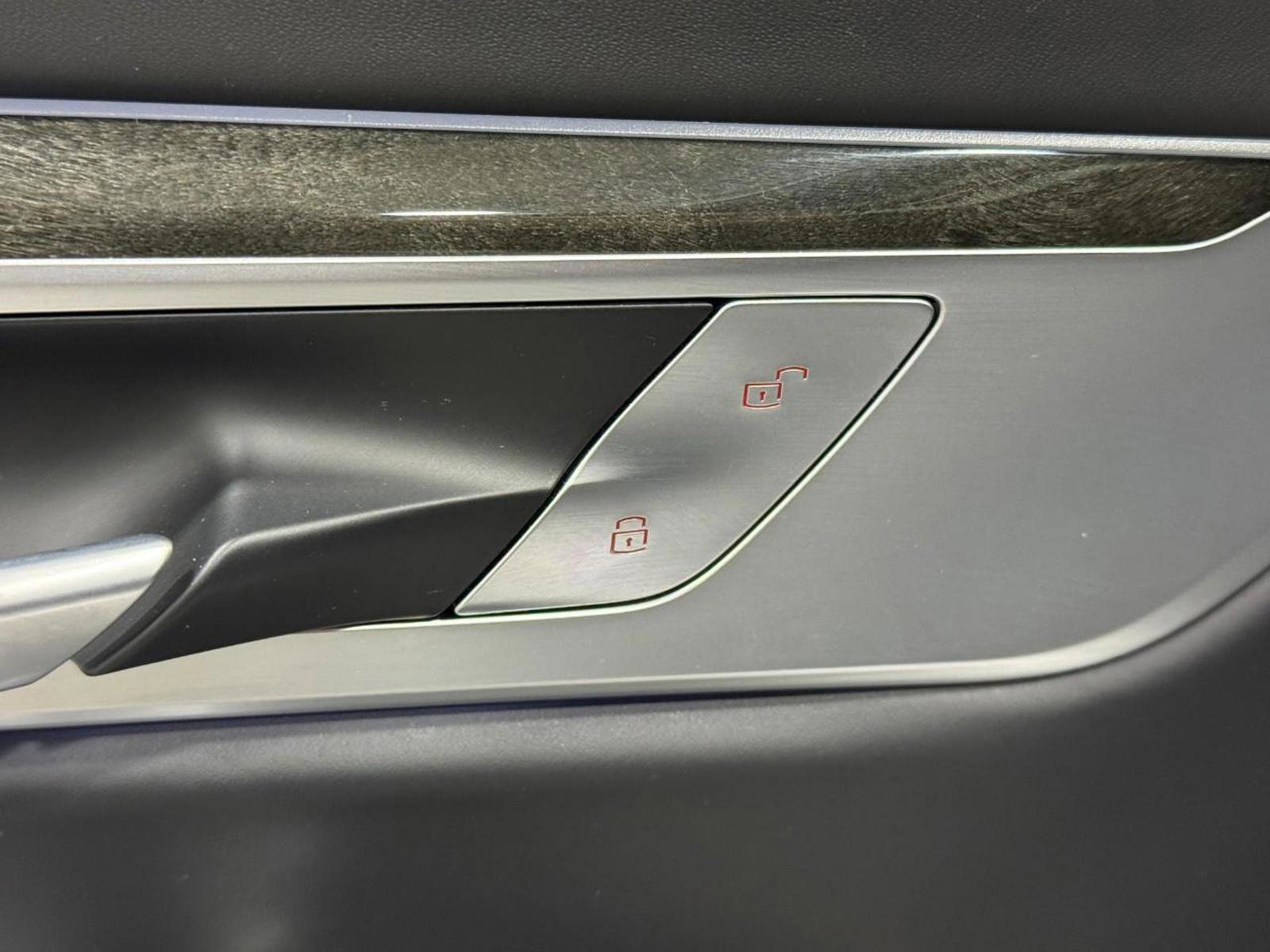 Used 2022 BMW 750i xDrive w/ Executive Package image 26