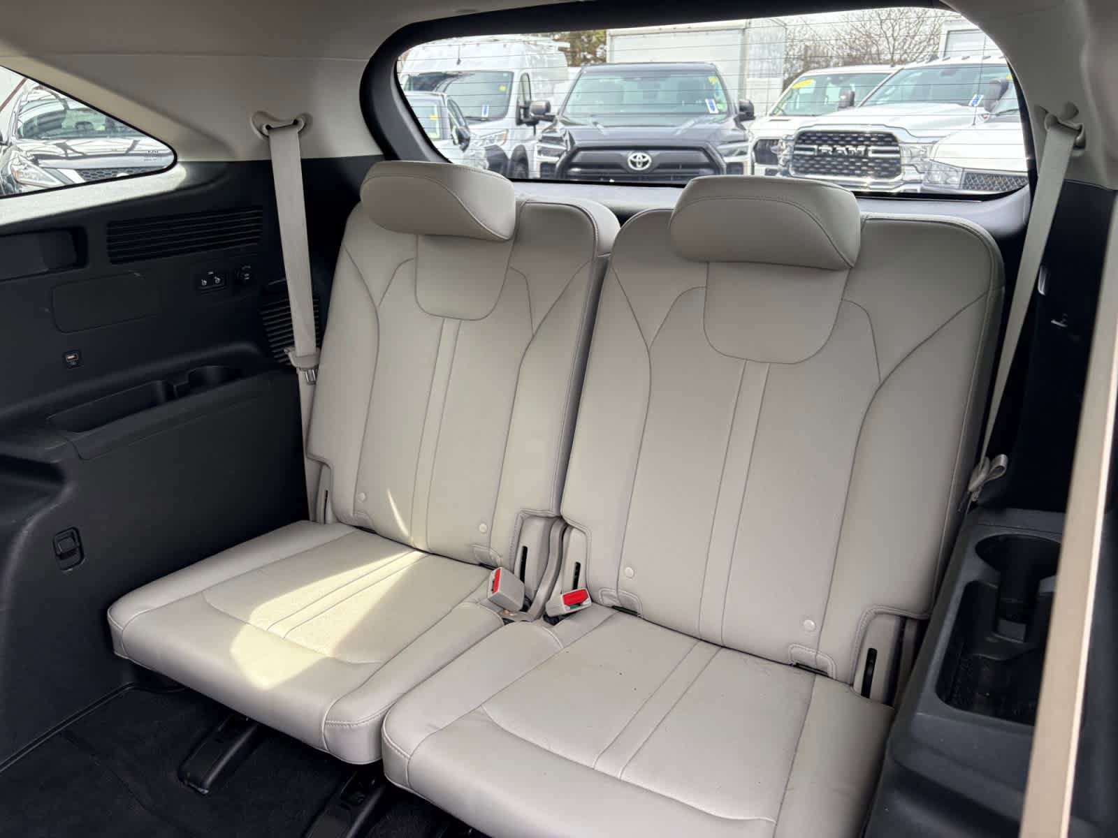 Used 2023 Kia Sorento S w/ Panoramic Sunroof Package AWD/4WD image 28