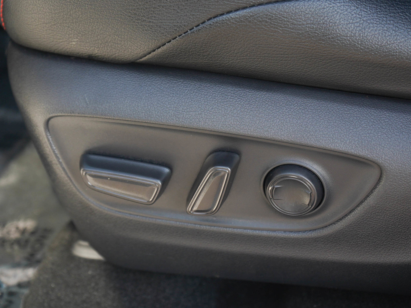 Used 2024 Toyota RAV4 SE w/ Weather & Moonroof Package AWD/4WD image 24