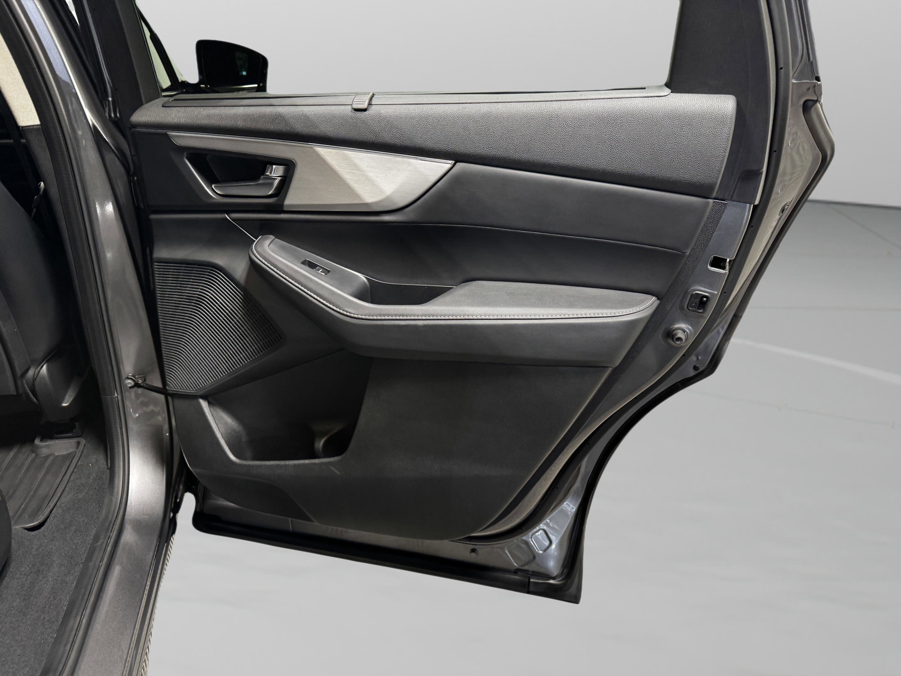 Certified 2023 Acura MDX FWD w/ Technology Package image 16