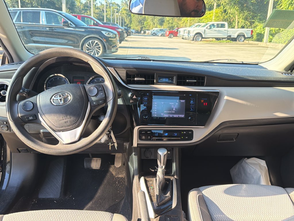 Used 2018 Toyota Corolla LE FWD image 8