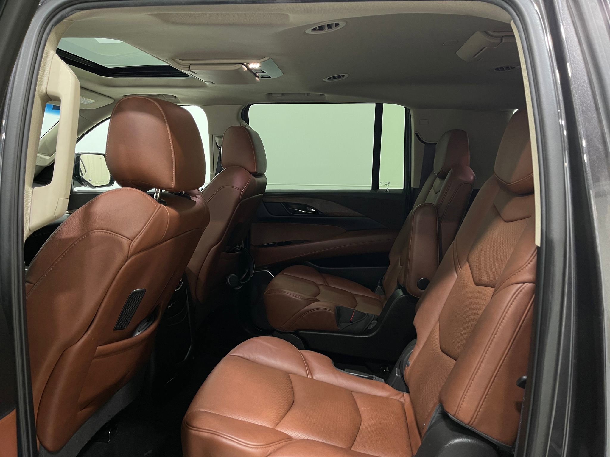 Used 2016 Cadillac Escalade ESV Luxury image 27