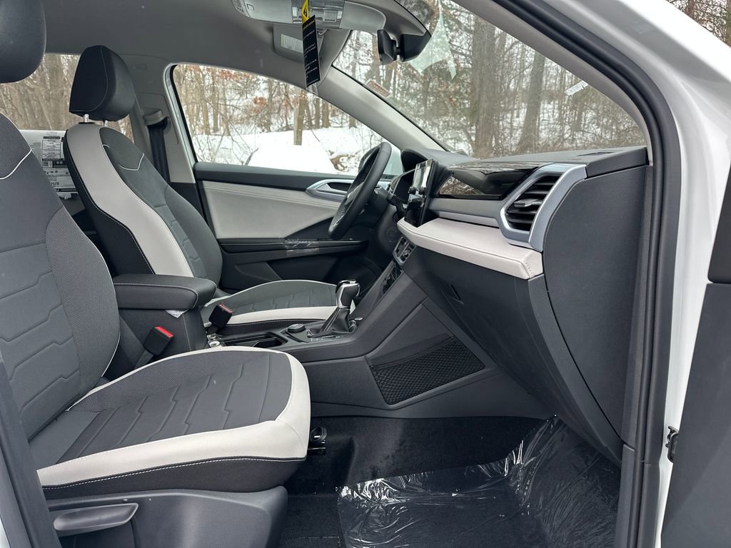 New 2026 Volkswagen Taos SE image 16